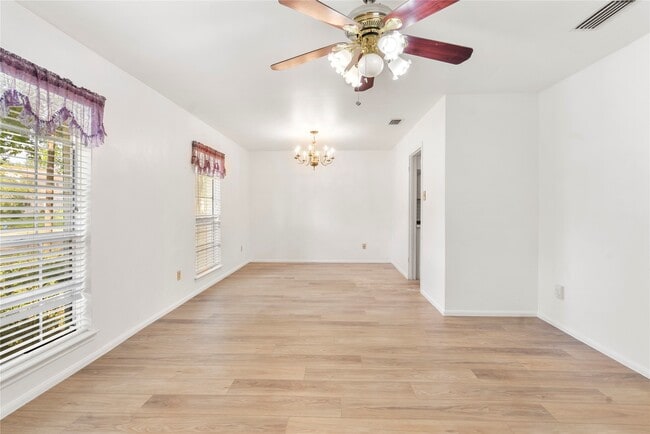 Photo - 8903 Roos Rd