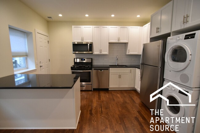 Building Photo - 3232 N Clark St Unit 2F Rental