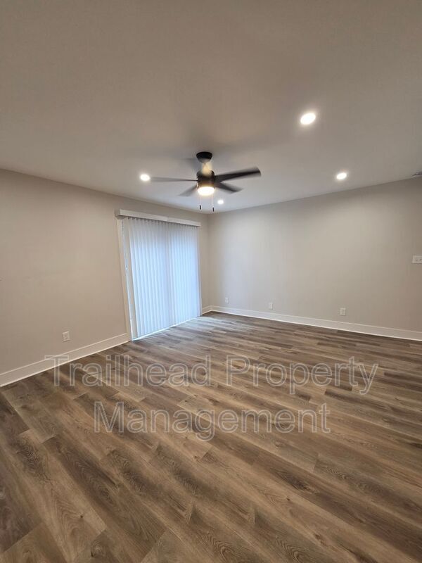 Photo - 1107 W 40th St