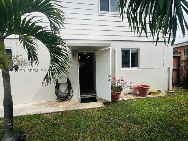 1727 Plunkett St Unit BACK