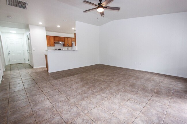 Photo - 4849 N Judy Ct Unidad #2