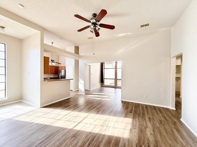 Building Photo - 3101 Hillcrest Dr