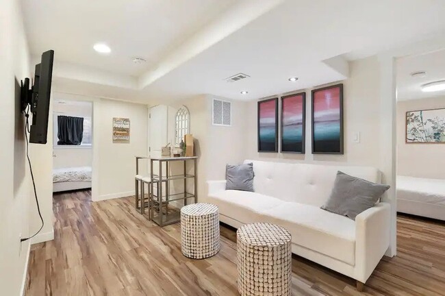 Building Photo - 222 15th Ave Unit #B