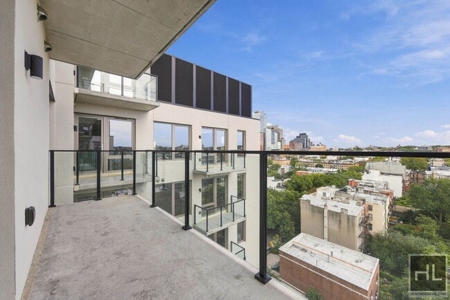 4 AVENUE