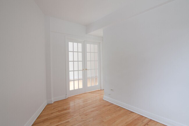 Photo - 10 Av. Rosemount Unit 110