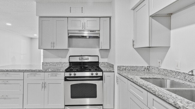 Photo - 1665 Northwood St