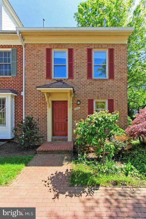 Building Photo - 1024 N Monroe St