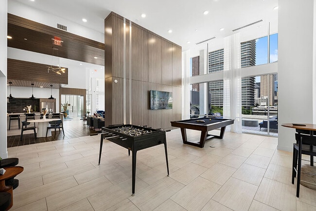 Building Photo - 1810 Main Apartments