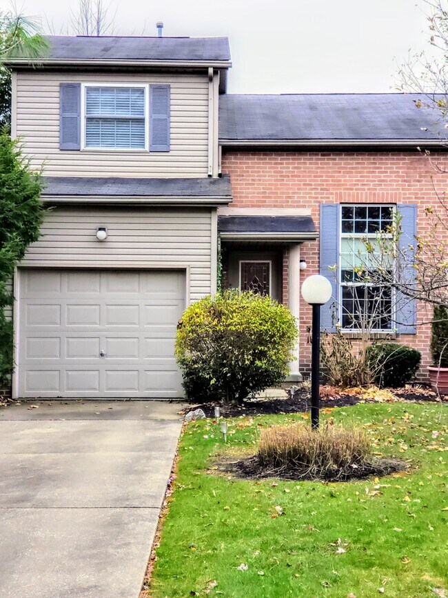 2158 Kenyon St. N.E. Unit B