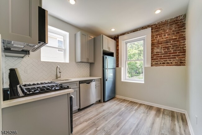 Photo - 38 Willowdale Ave