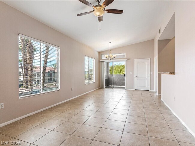 2305 W Horizon Ridge Pkwy Unidad 3923