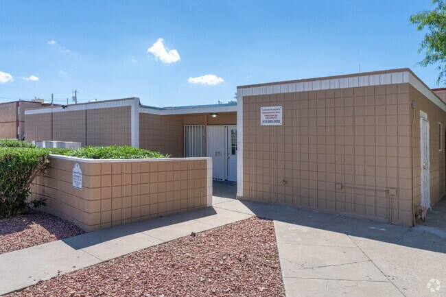 Oficina de arrendamiento - Carousel Plaza Apartments