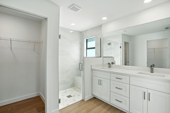 Photo - 2707 34th St SW