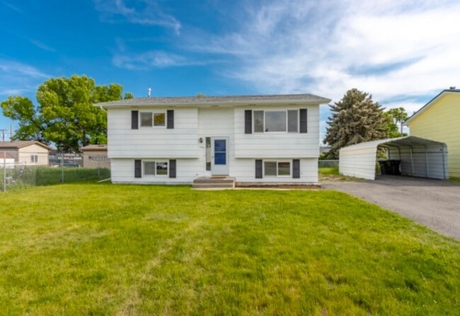 Building Photo - Newly Remodeled 4 bedroom Home-For Rent