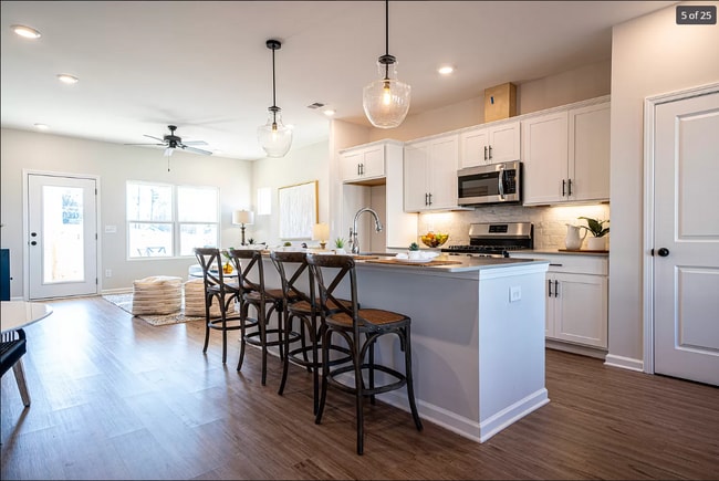 Building Photo - 560 Waterpoint Way Unit B