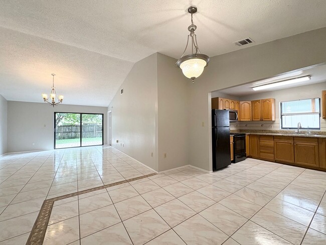 Photo - Great 3 BR home ~ Fenced Back Yard ~ A-Rat...