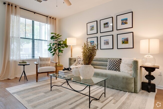 2BR,2BA - 1,193SF
