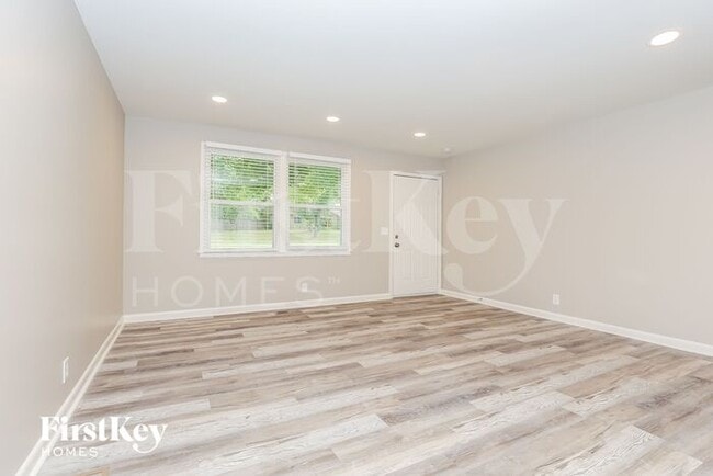 Photo - 704 Berkshire Dr
