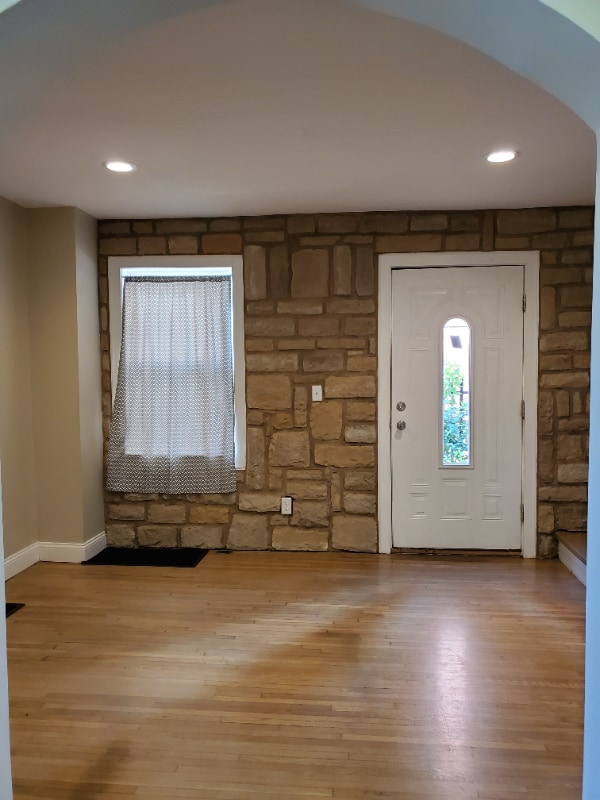 Photo - 90 E 8th Ave