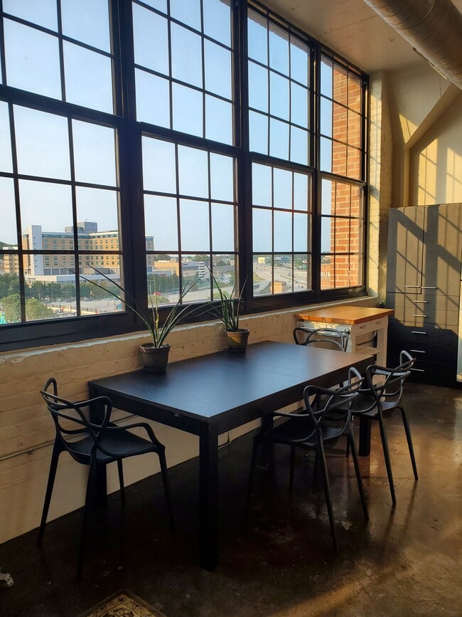 Photo - 500 Robert St N Unit 618