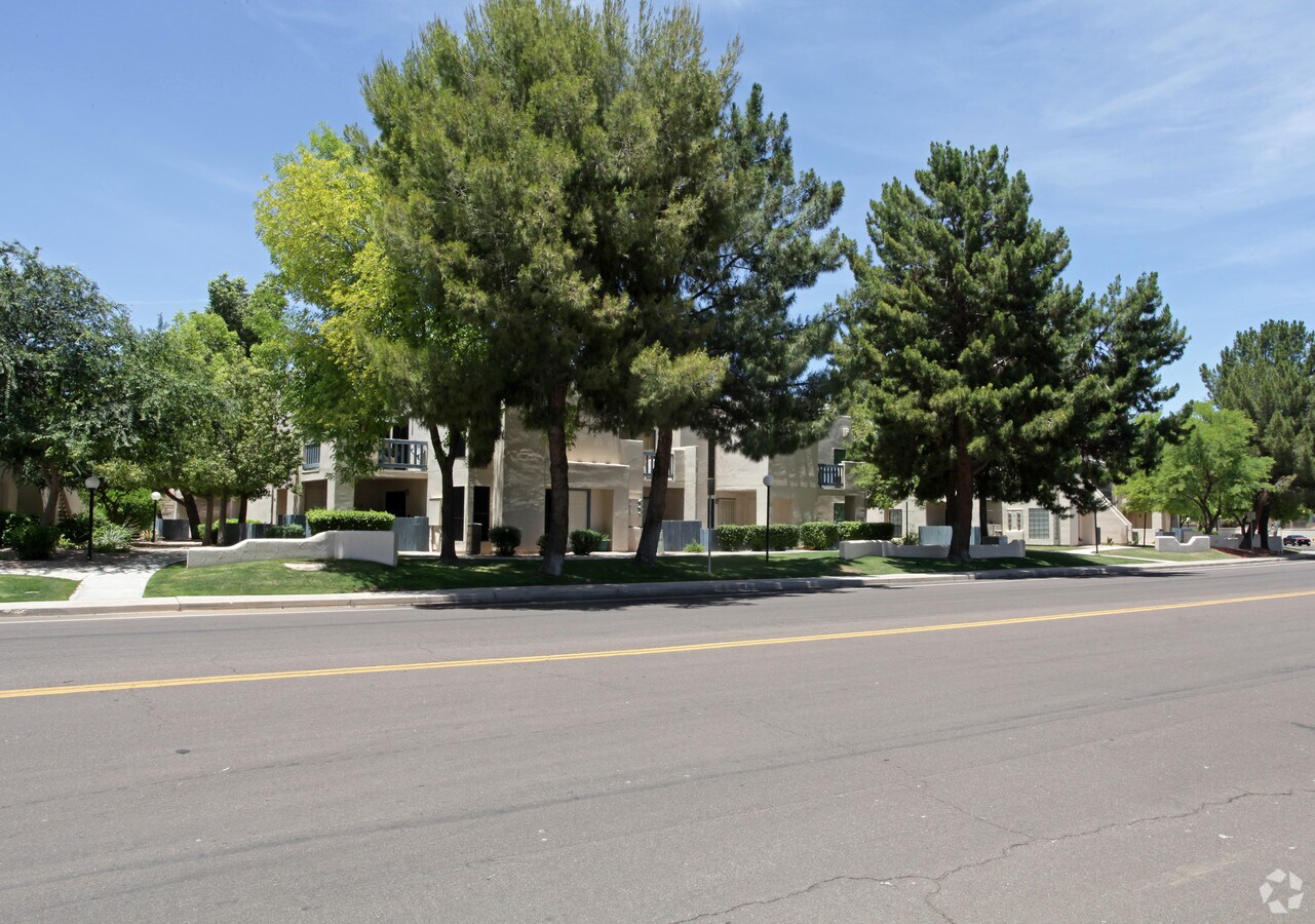 Primary Photo - Por Of Santa Fe Square Townhomes