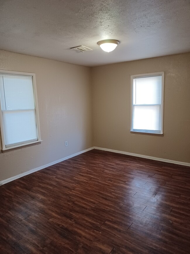 Photo - 1410 NW Taylor Ave
