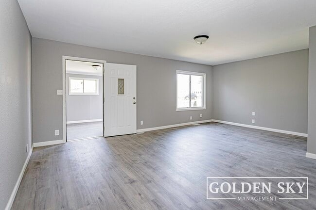 Photo - 1700 N Manring Ave