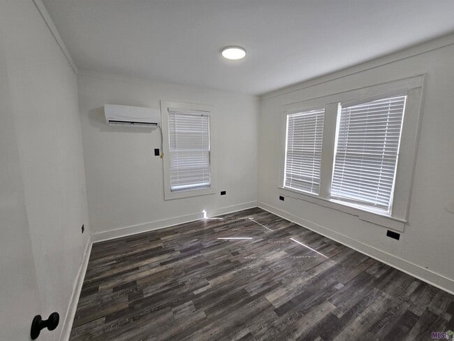 Building Photo - 2920 Sherwood St