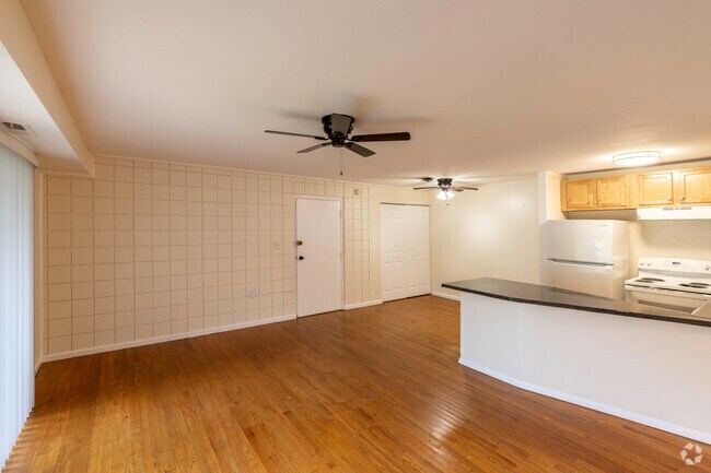 Unit 197T7 2BR 1BA: Living Area / Kitchen