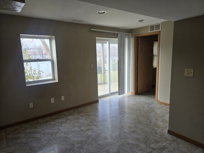 Building Photo - 94 E Montcalm St