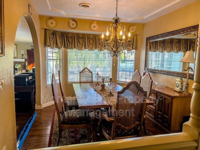 Photo - 1976 Grandview St