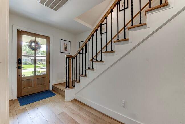 Photo - 2406 Blue Water Ln