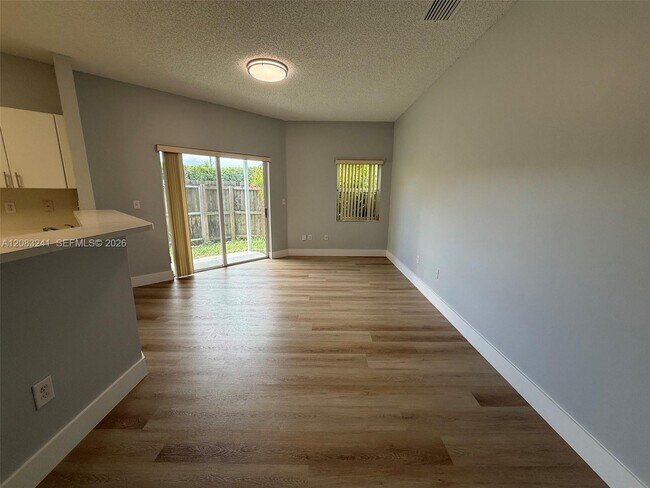 Photo - 527 SE 21st Dr