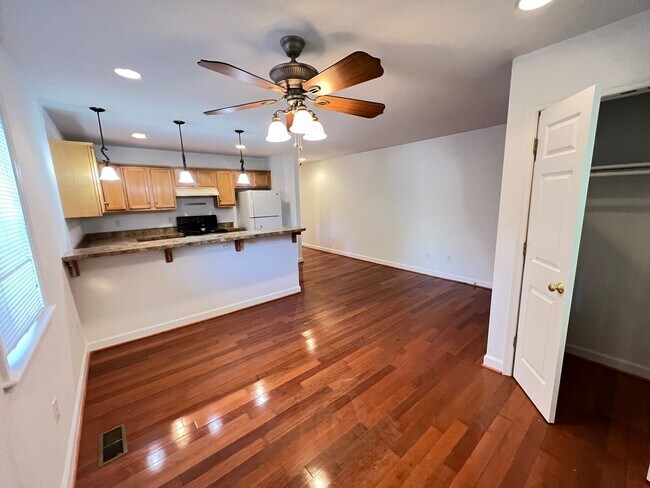 Photo - 702 Delevan St Unidad A