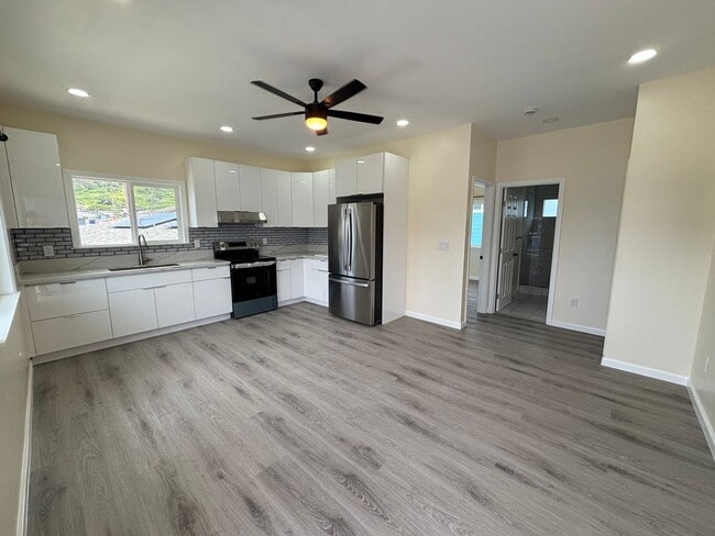 Photo - 1674 Kino St Unit Side 2 Bedroom Upstairs