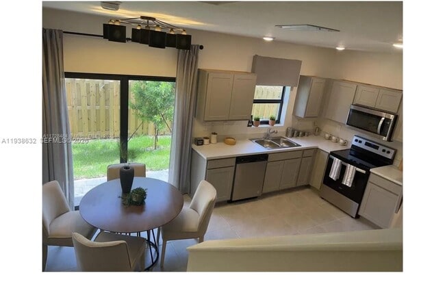 Photo - 149 NE 3rd St