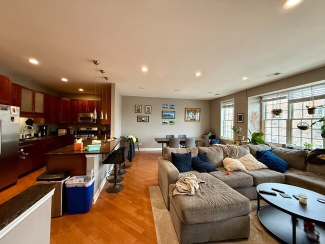 Photo - Stunning 2 Bed 2 Bath in the Wicker Park area Unit 2