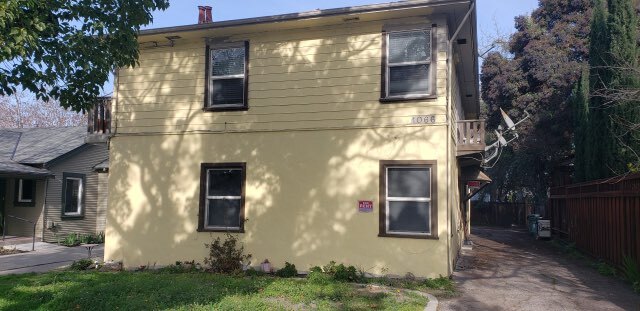 Front view of the building - 1066 Sherwood Ave Unit 4