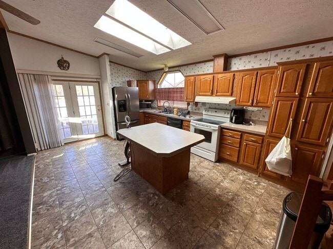 Photo - 55120 Grade Ave