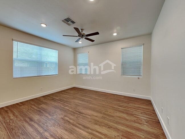 Photo - 678 W Laredo Ave