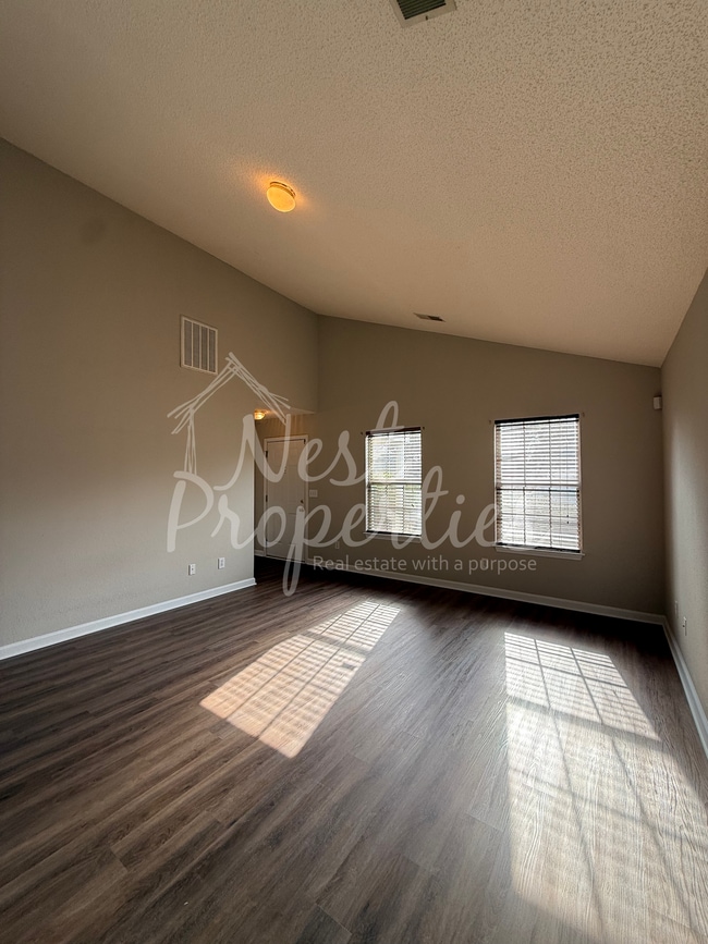 Photo - 427 Kingston Trace Rd