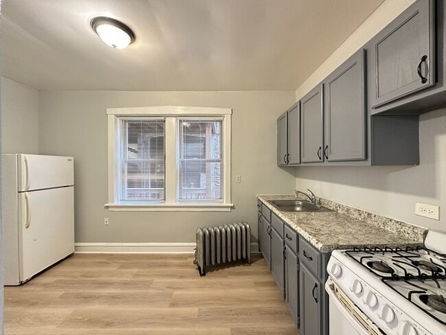 Photo - 4827 N Springfield Ave Unidad A2