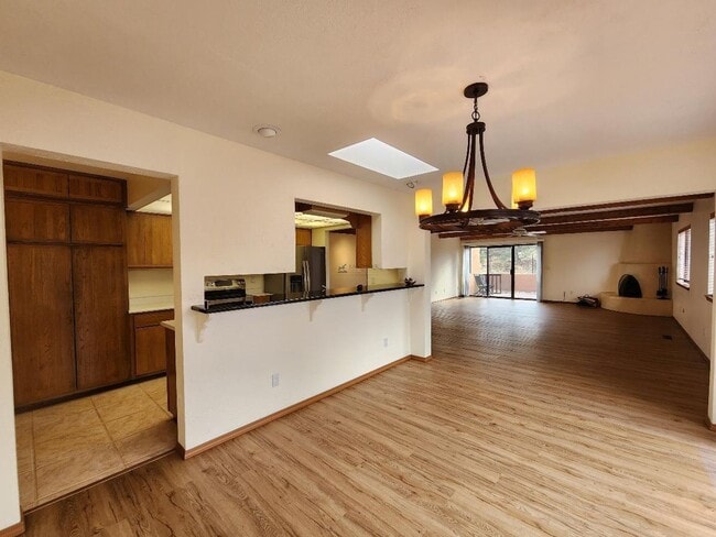 Building Photo - 246 Loma Entrada