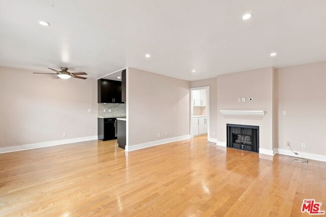 Building Photo - 3131 S Canfield Ave Unit 107