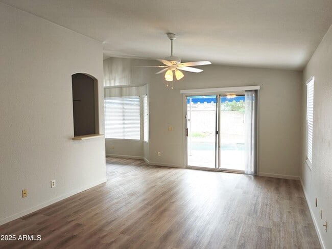 Photo - 8811 N 5th St