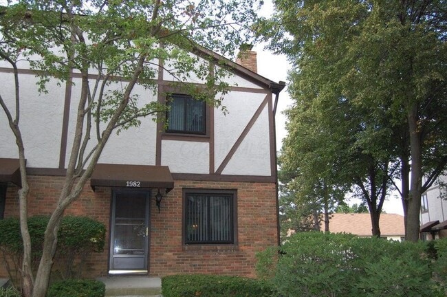 Photo - 1982 Drury Ln Condo