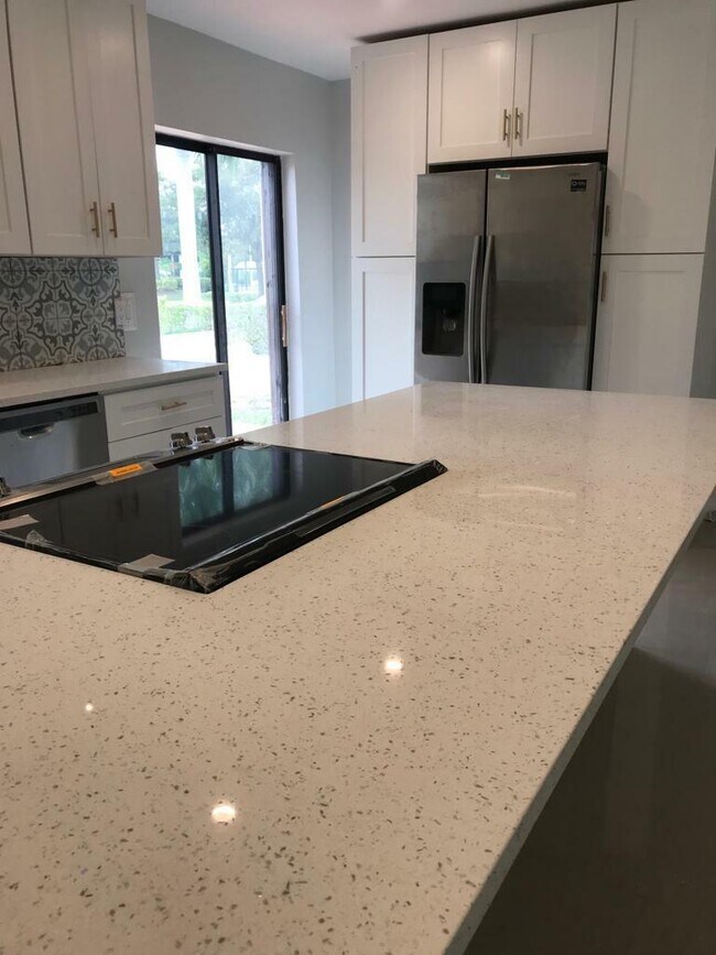 Photo - 560 NE 48th St