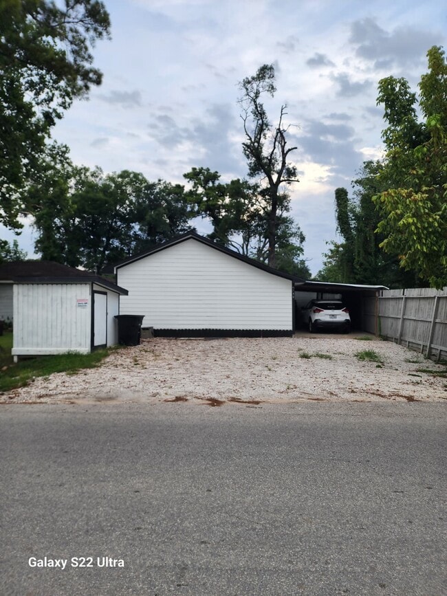 Building Photo - 6239 Carver Rd