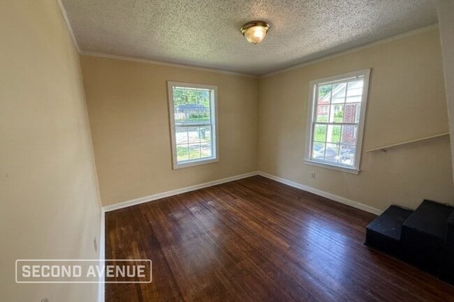 Photo - 2374 Larose Ave