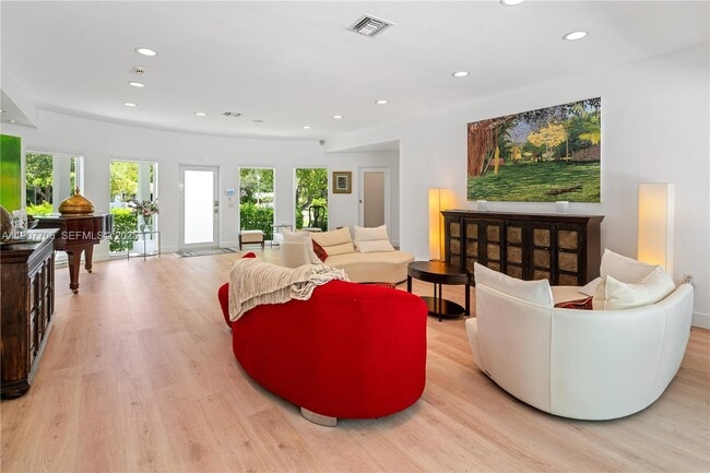 Photo - 200 Shore Dr S